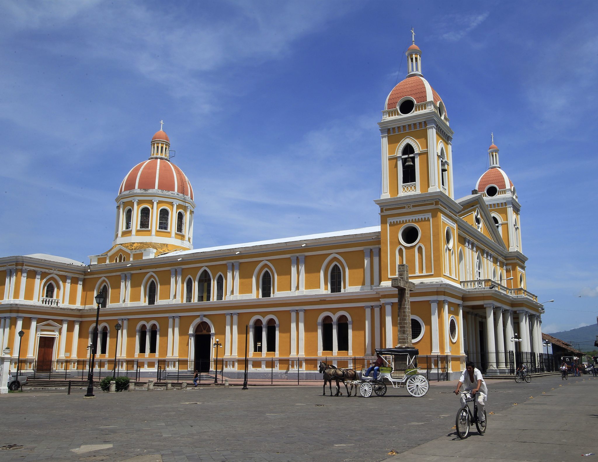 Ni campañas ni discursos levantan el turismo